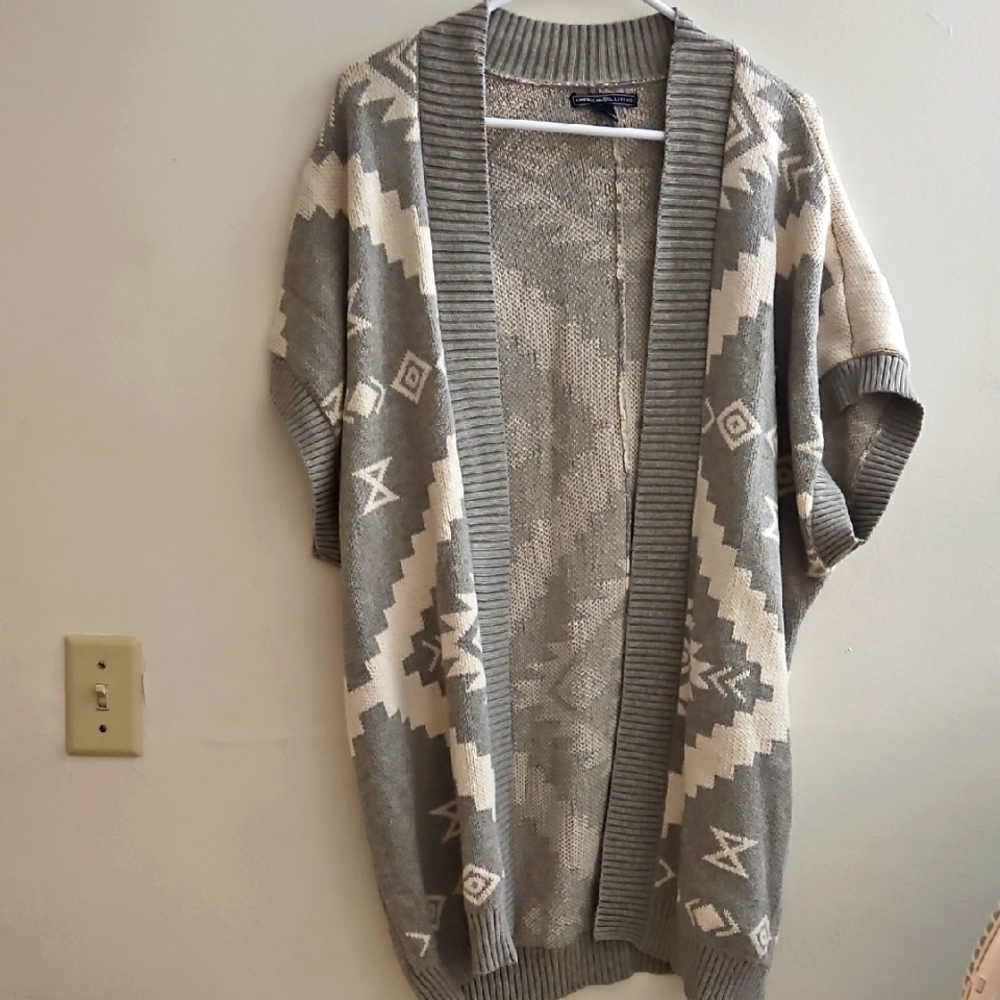 XL American‎ Living Gray and Cream Geometric Cardigan